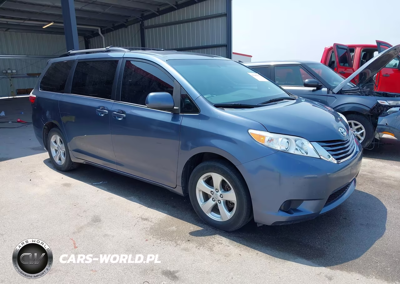 2015 Toyota Sienna Le 8 Passenger