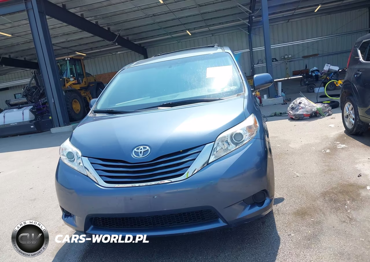 2015 Toyota Sienna Le 8 Passenger VIN:5TDKK3DC1FS682966 - 12