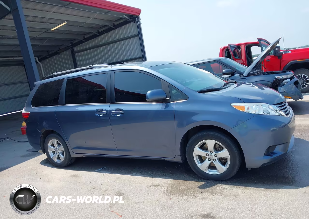 2015 Toyota Sienna Le 8 Passenger VIN:5TDKK3DC1FS682966 - 13