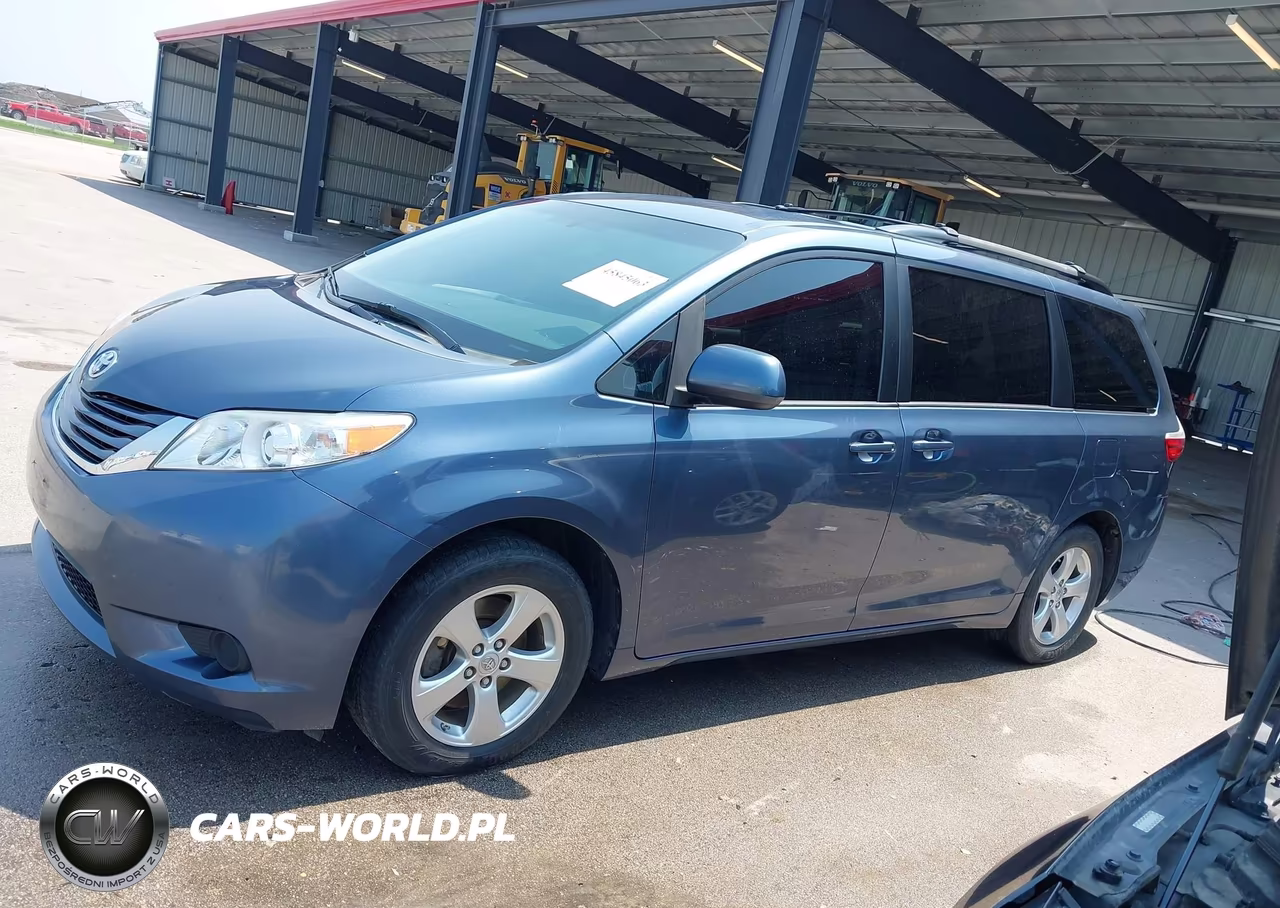 2015 Toyota Sienna Le 8 Passenger VIN:5TDKK3DC1FS682966 - 14