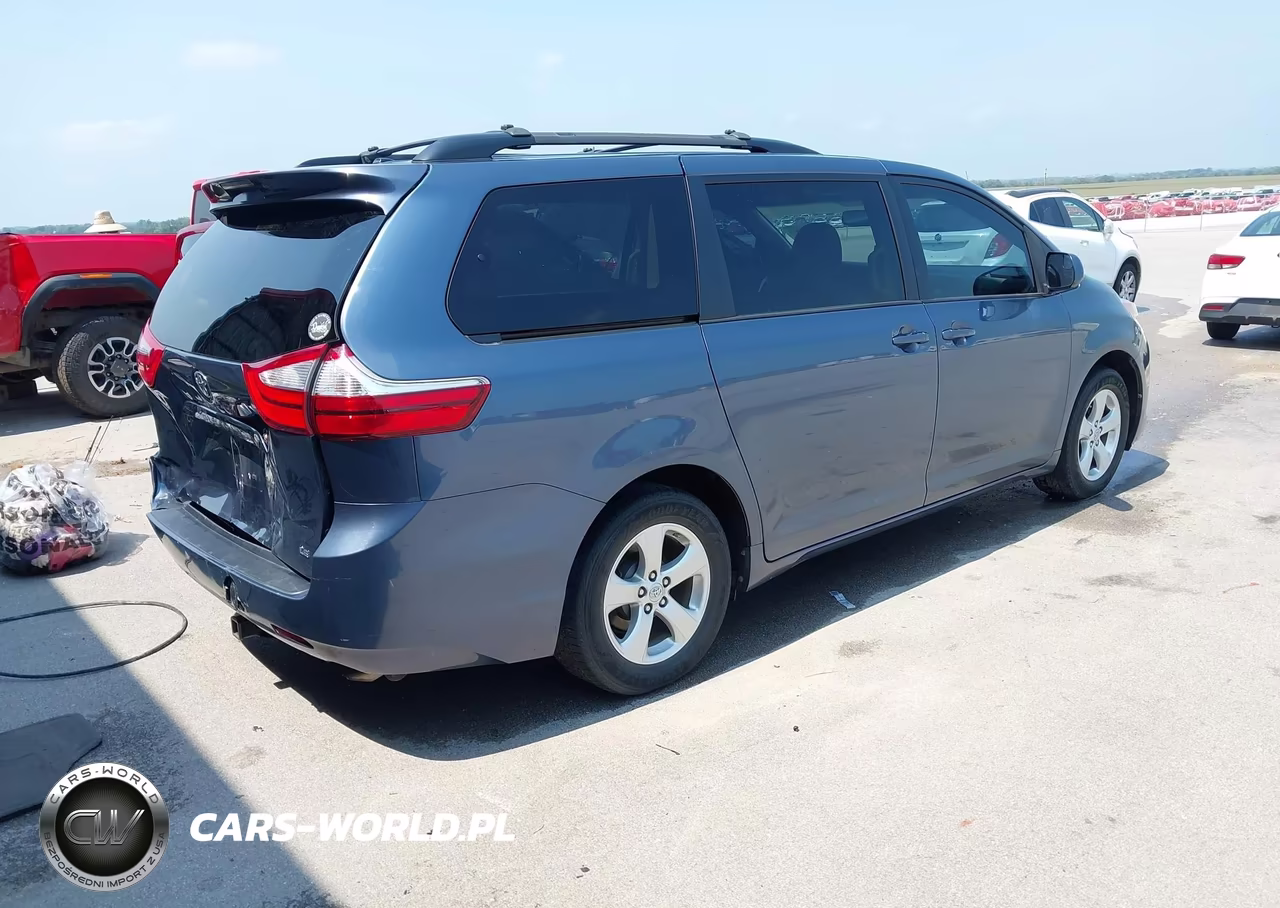 2015 Toyota Sienna Le 8 Passenger VIN:5TDKK3DC1FS682966 - 4