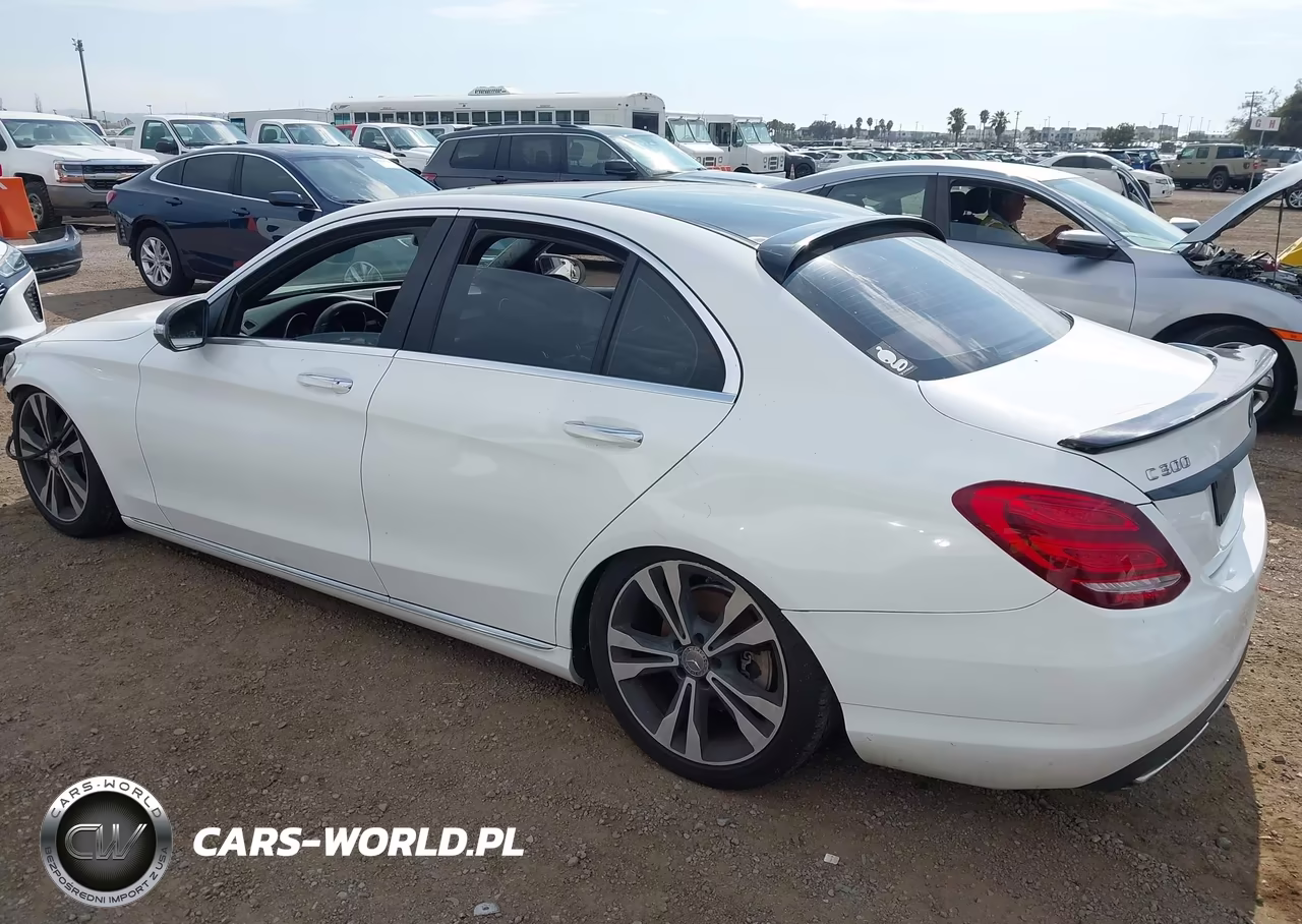 2015 Mercedes-Benz C 300 4Matic VIN:55SWF4KB4FU021697 - 3