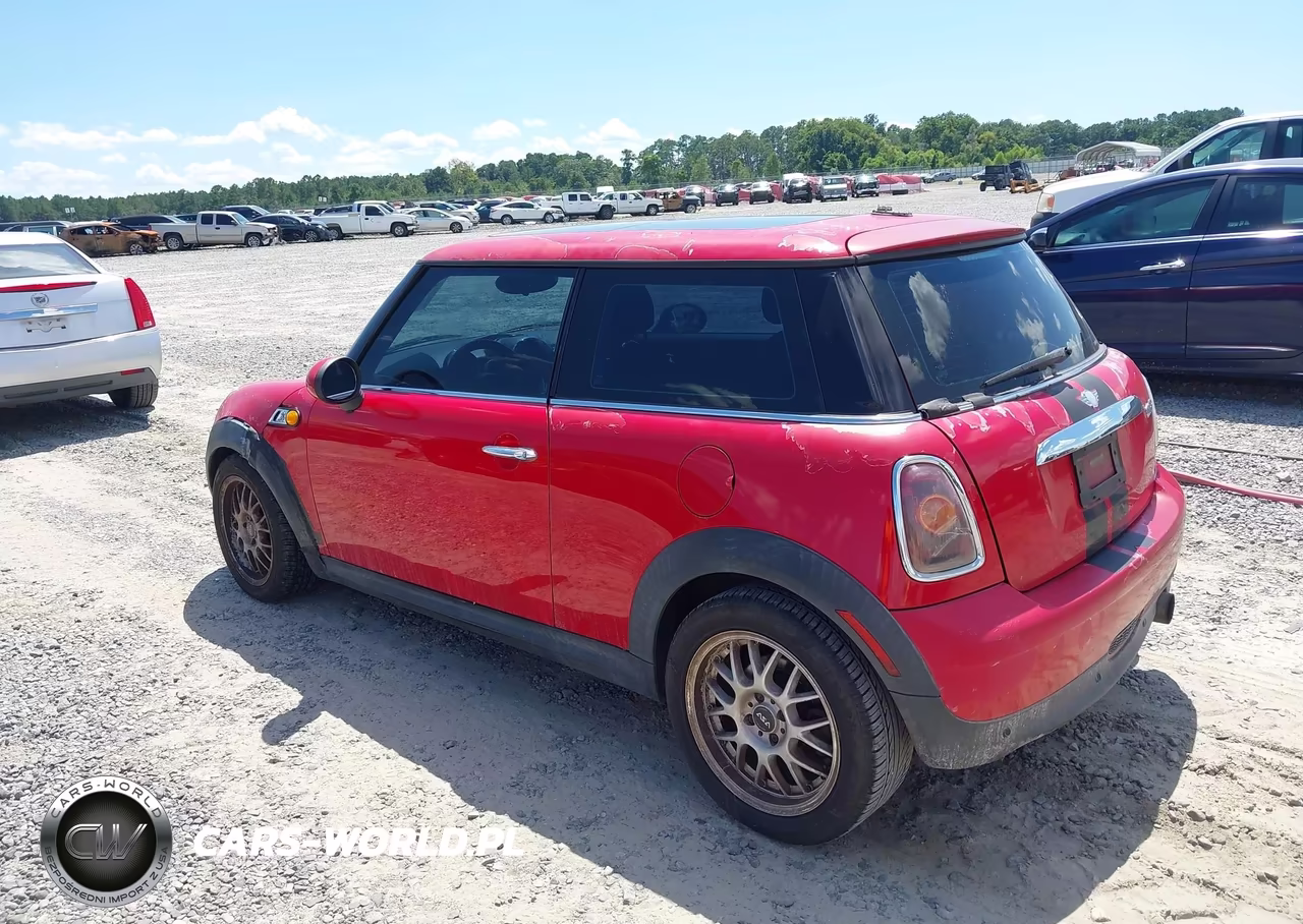 2009 Mini Cooper VIN:WMWMF33509TT69698 - 3