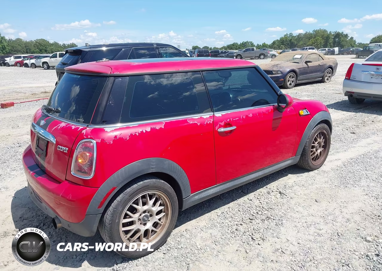 2009 Mini Cooper VIN:WMWMF33509TT69698 - 4