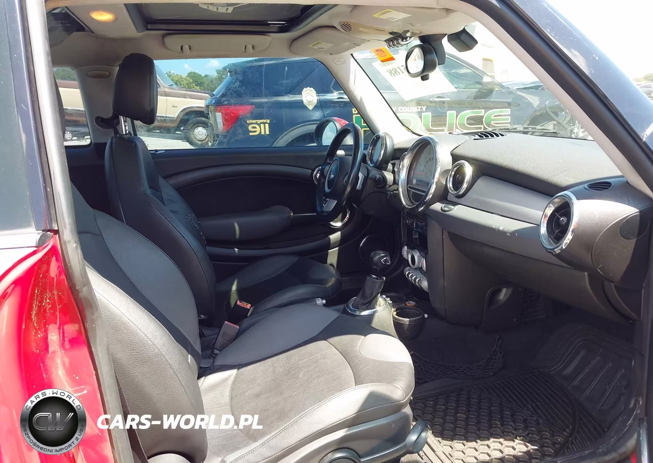 2009 Mini Cooper VIN:WMWMF33509TT69698 - 5