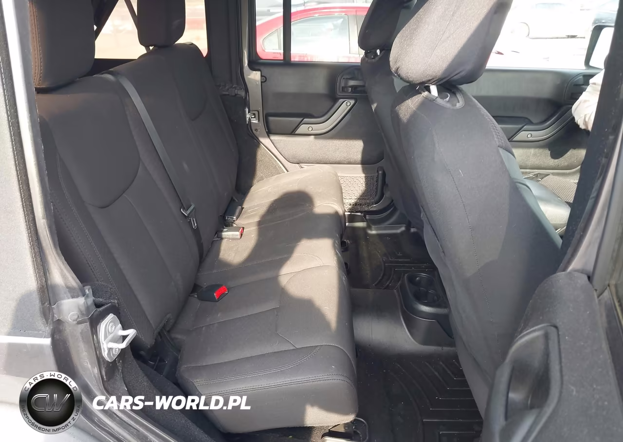2016 Jeep Wrangler Unlimited Sport VIN:1C4BJWDG2GL263518 - 8