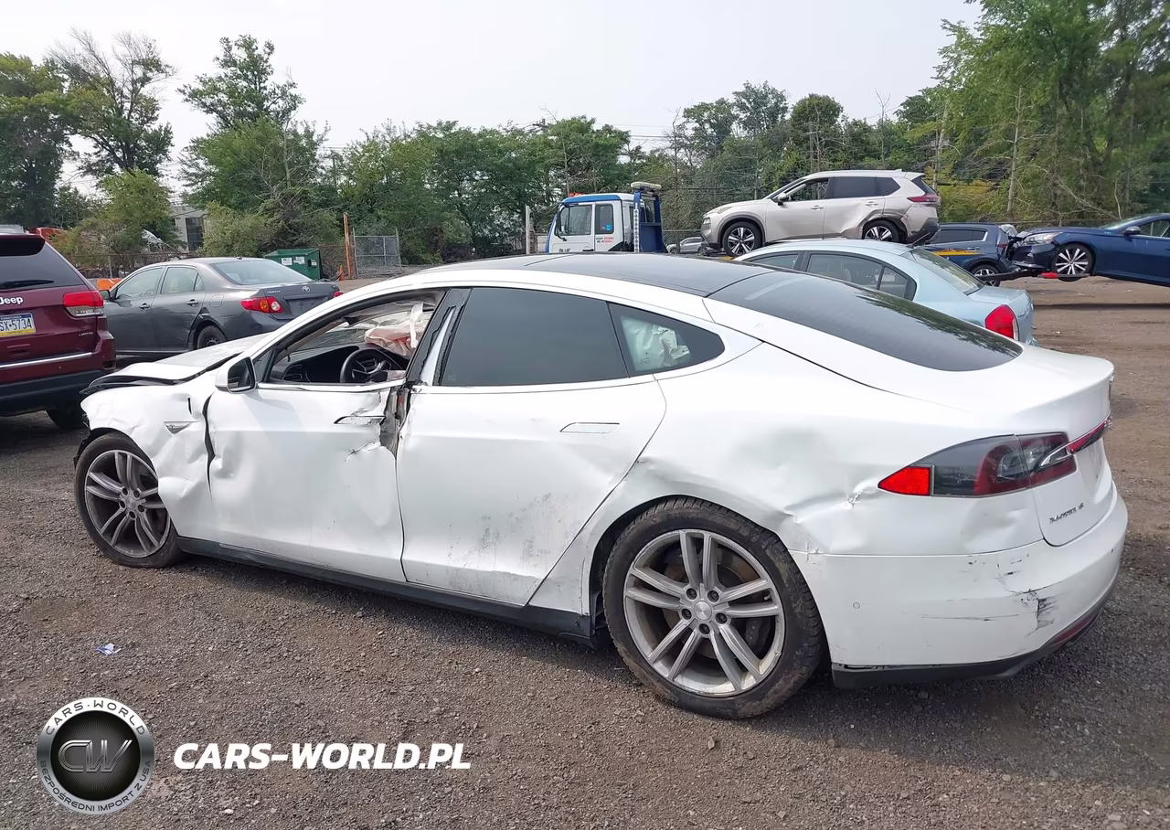 2015 Tesla Model S VIN:5YJSA1S27FF099923 - 13