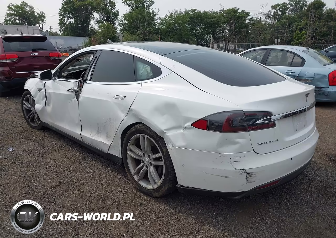 2015 Tesla Model S VIN:5YJSA1S27FF099923 - 6