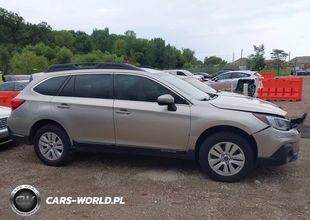 2018 Subaru Outback 2.5I Premium VIN:4S4BSAFC6J3324852 - 13