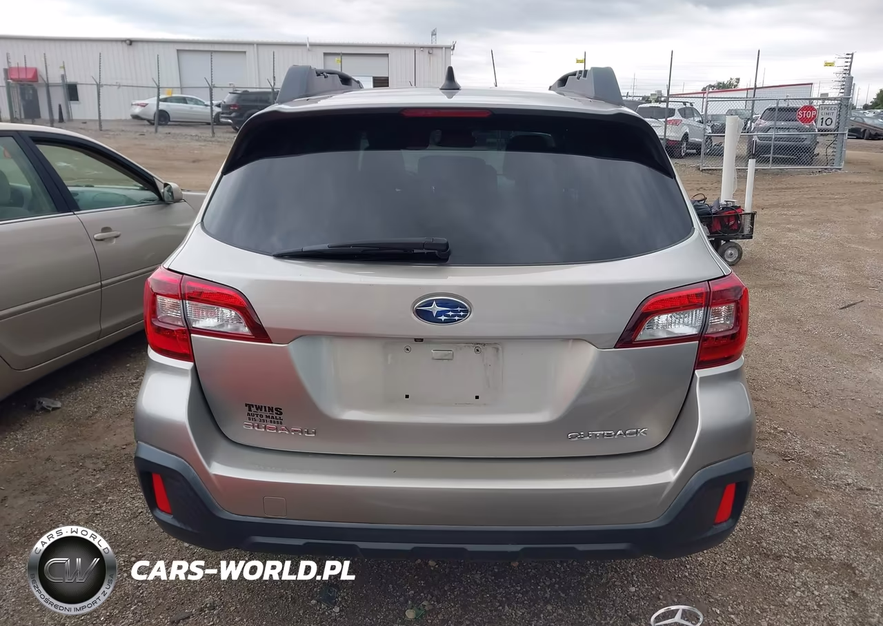 2018 Subaru Outback 2.5I Premium VIN:4S4BSAFC6J3324852 - 16
