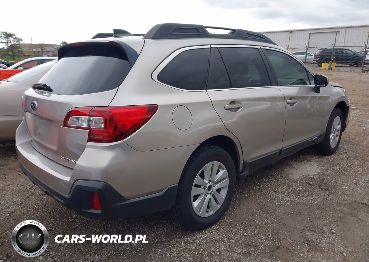 2018 Subaru Outback 2.5I Premium VIN:4S4BSAFC6J3324852 - 4