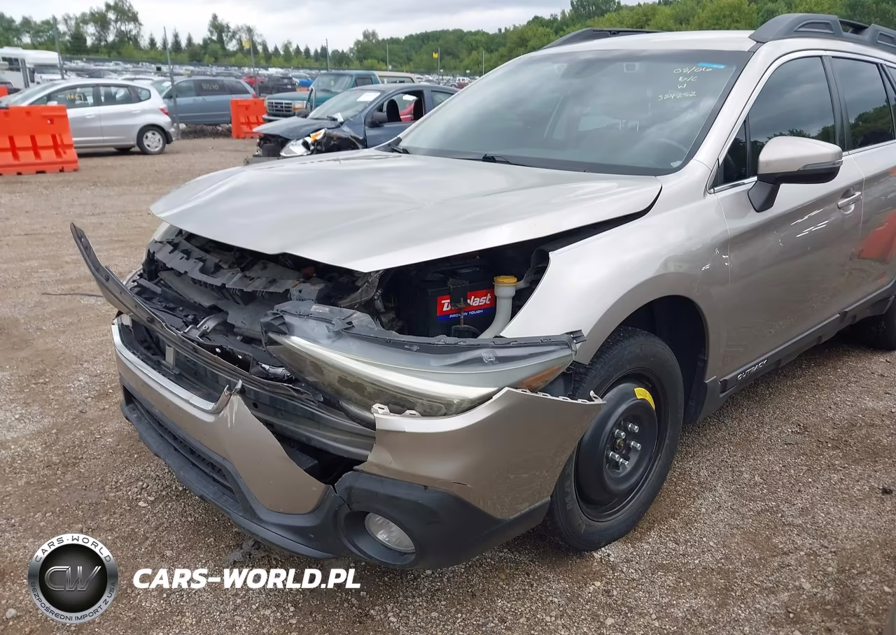 2018 Subaru Outback 2.5I Premium VIN:4S4BSAFC6J3324852 - 6