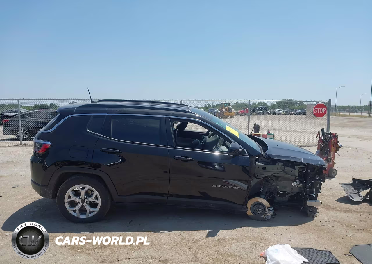 2025 Jeep Compass Latitude 4X4 VIN:3C4NJDBN2ST568680 - 13