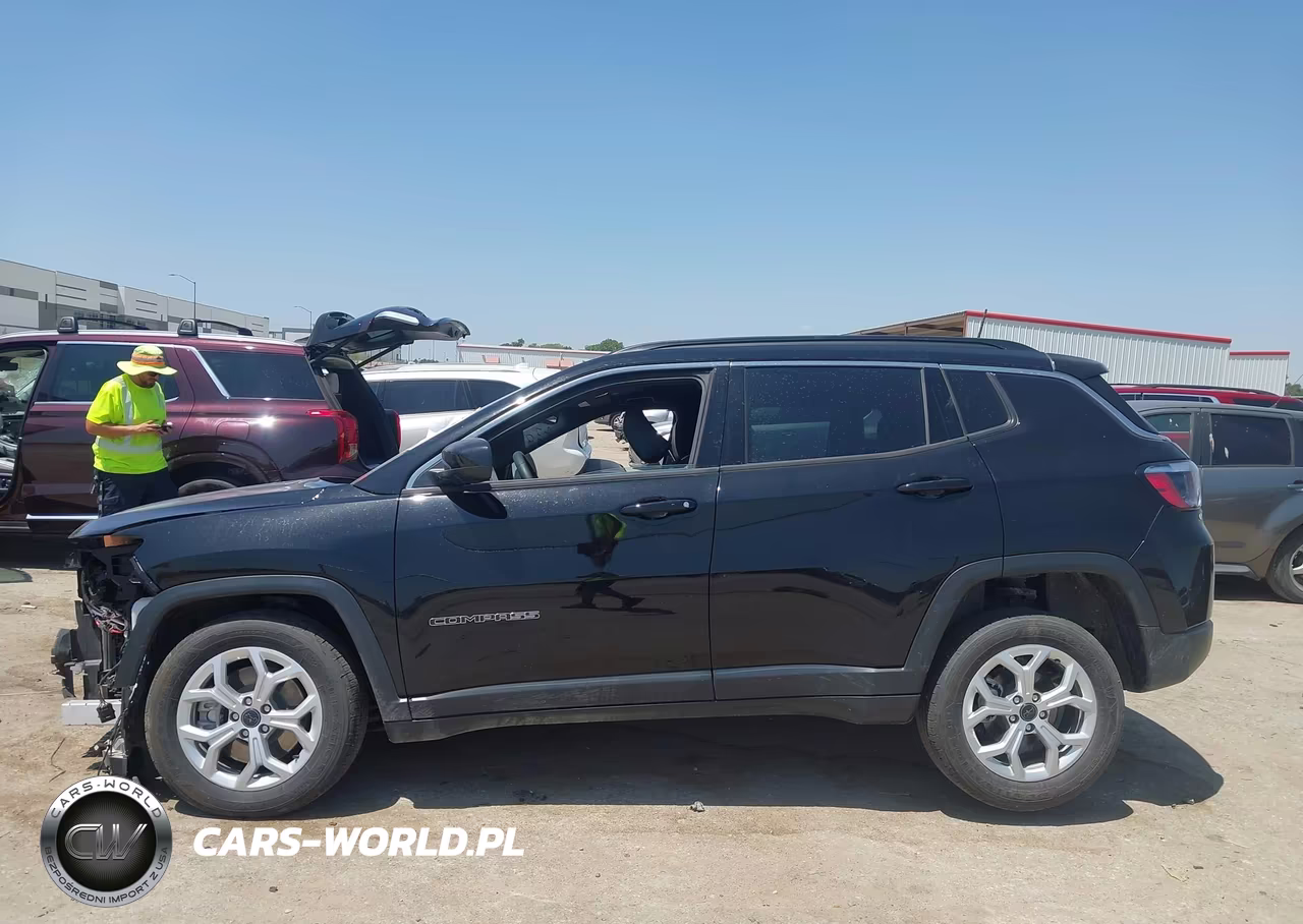 2025 Jeep Compass Latitude 4X4 VIN:3C4NJDBN2ST568680 - 14