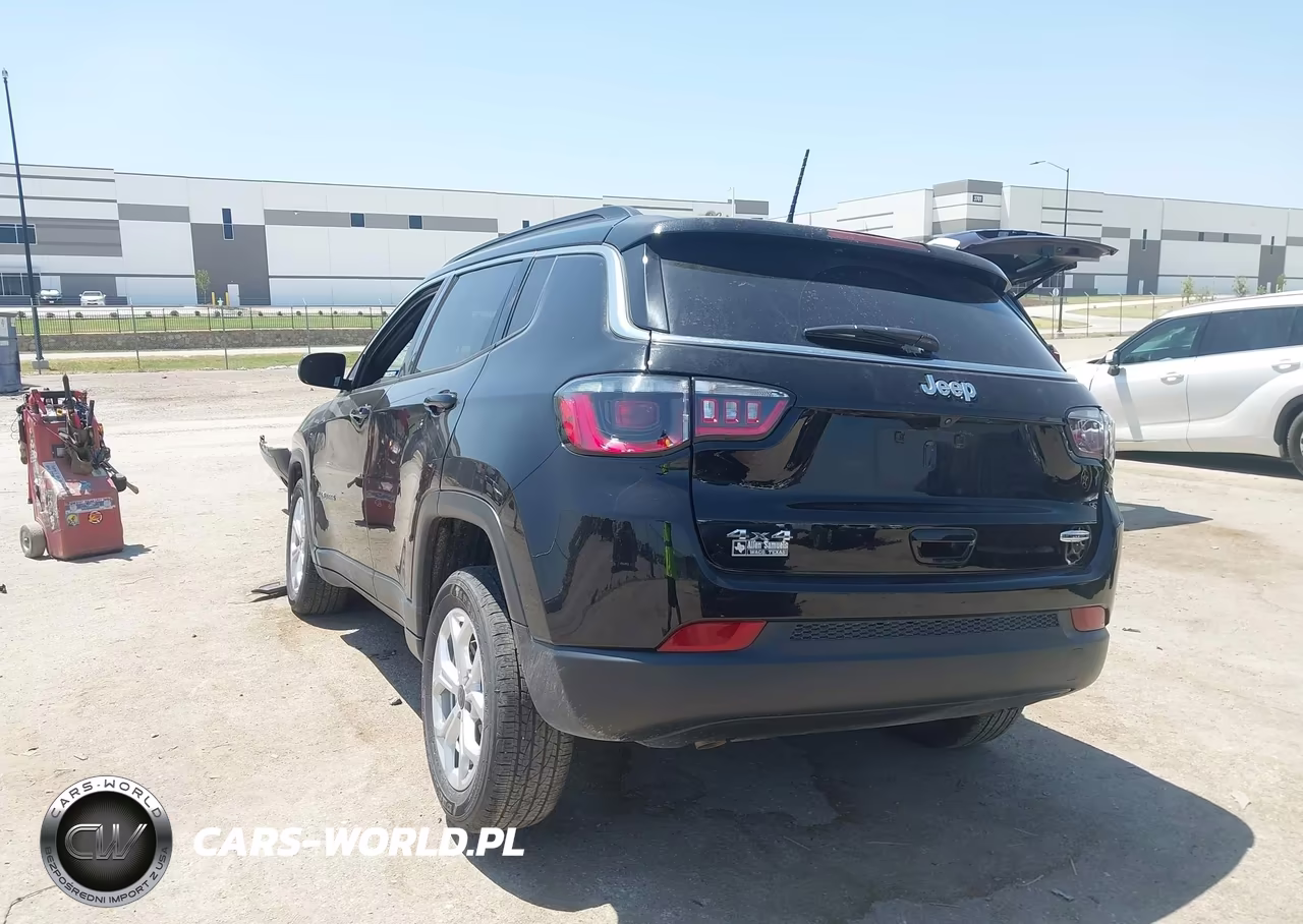 2025 Jeep Compass Latitude 4X4 VIN:3C4NJDBN2ST568680 - 3