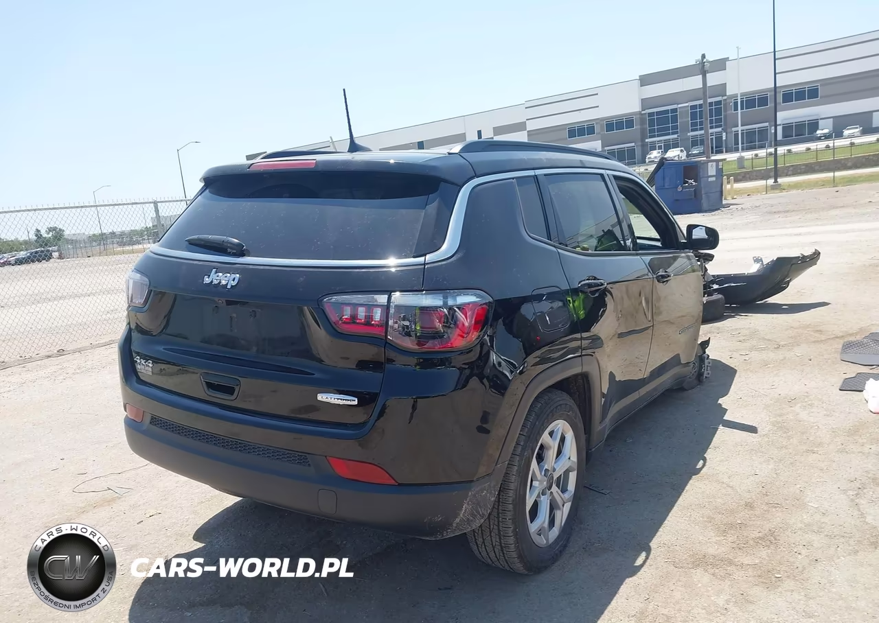 2025 Jeep Compass Latitude 4X4 VIN:3C4NJDBN2ST568680 - 4