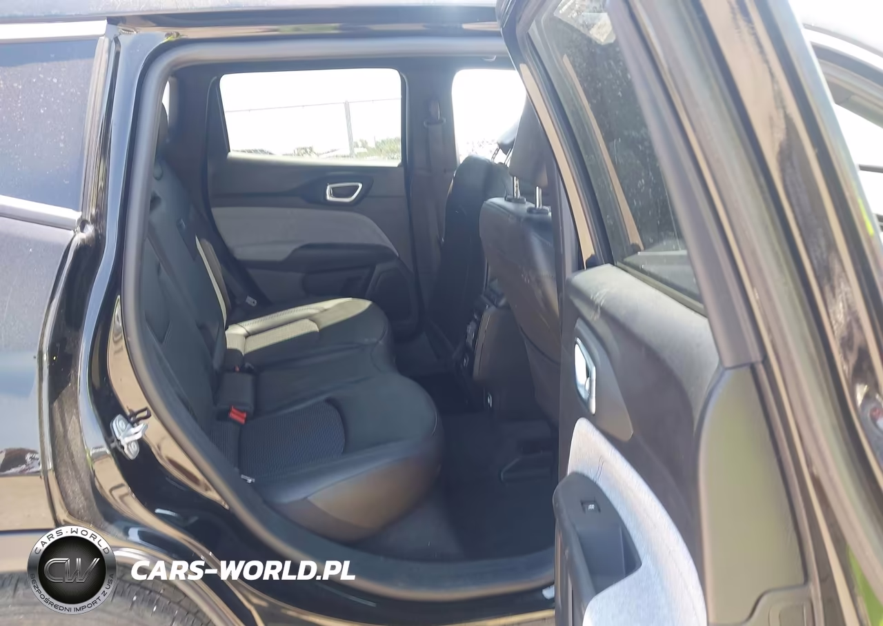 2025 Jeep Compass Latitude 4X4 VIN:3C4NJDBN2ST568680 - 8