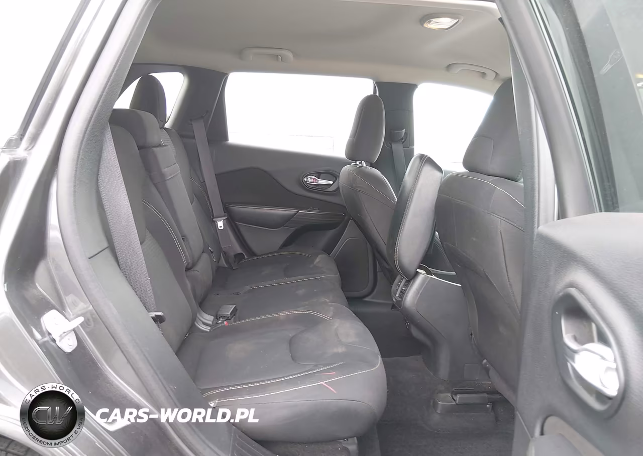 2016 Jeep Cherokee Latitude VIN:1C4PJMCS6GW227183 - 8
