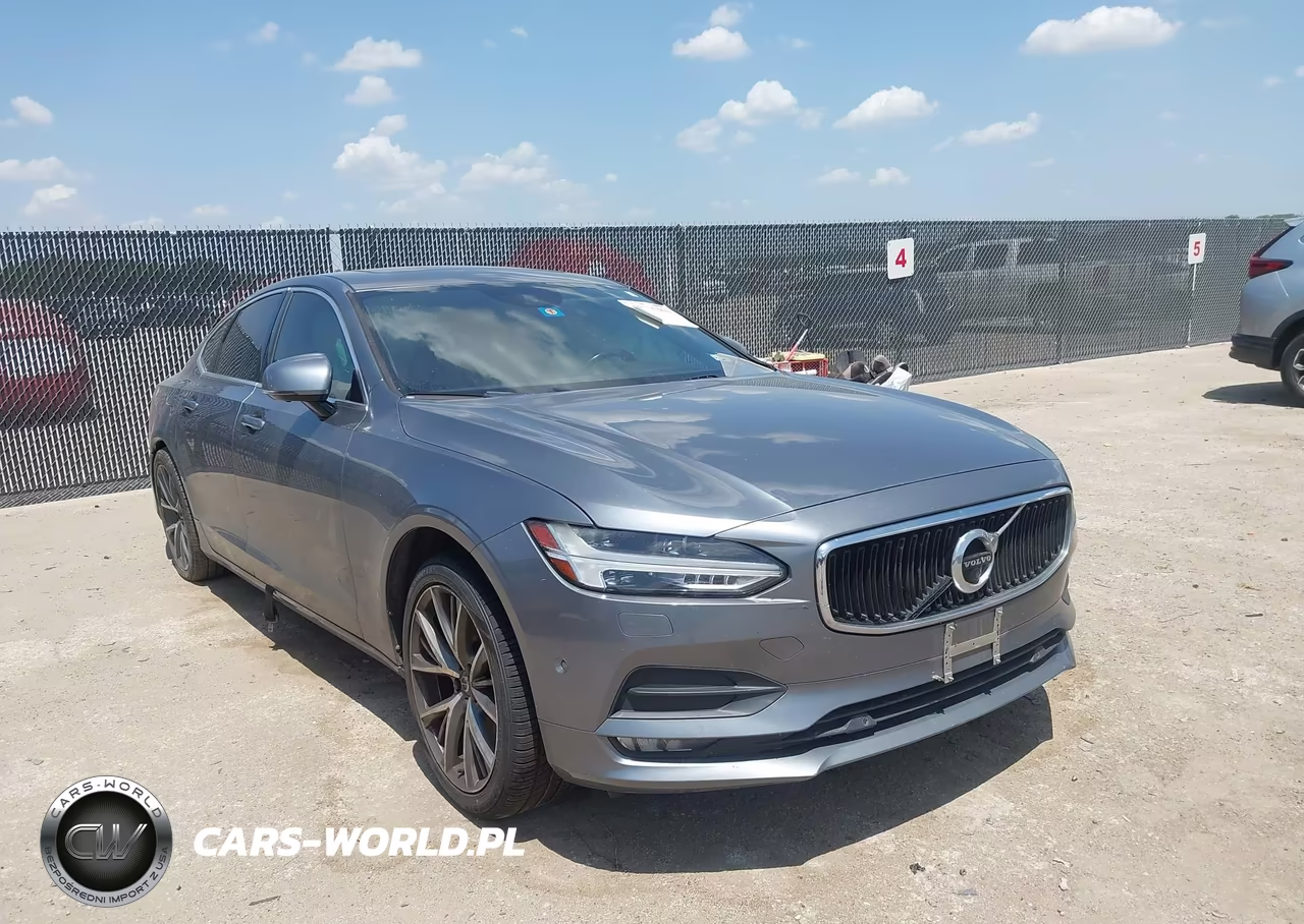2017 Volvo S90 T6 Momentum