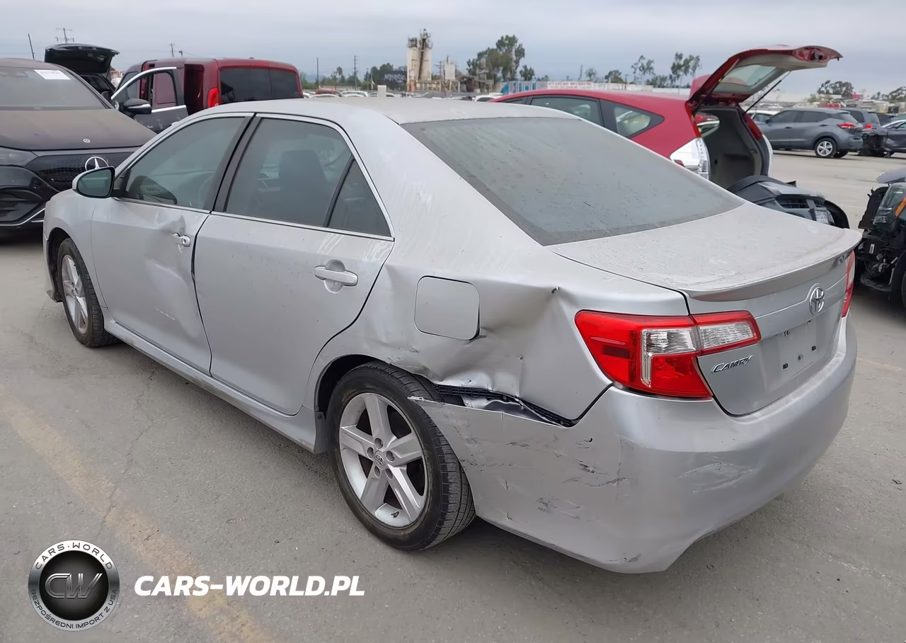 2014 Toyota Camry Se VIN:4T1BF1FK5EU394547 - 3
