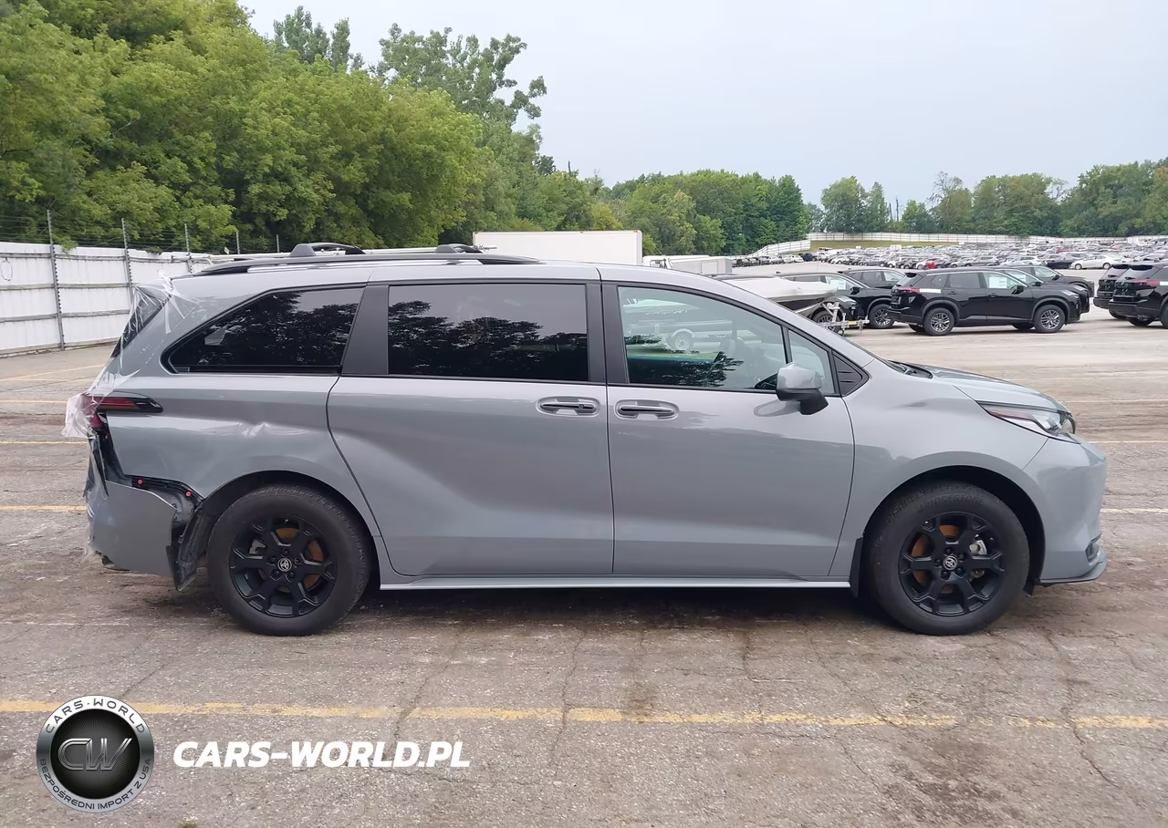 2025 Toyota Sienna Woodland Edition VIN:5TDCSKFC6SS176877 - 13