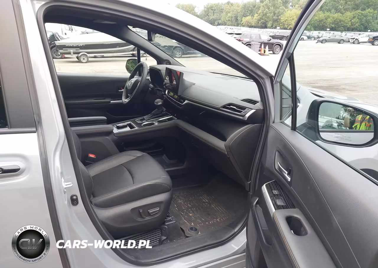 2025 Toyota Sienna Woodland Edition VIN:5TDCSKFC6SS176877 - 5