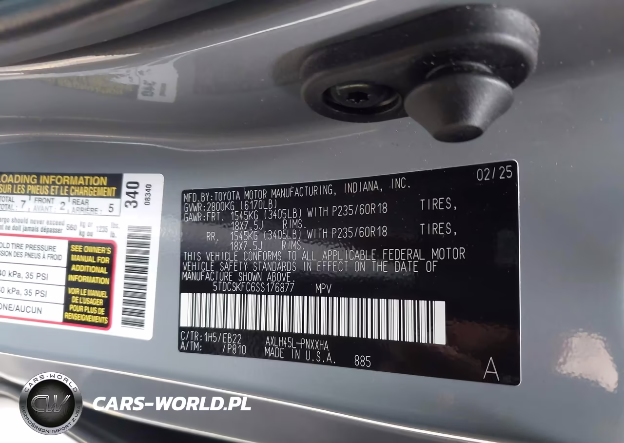 2025 Toyota Sienna Woodland Edition VIN:5TDCSKFC6SS176877 - 9