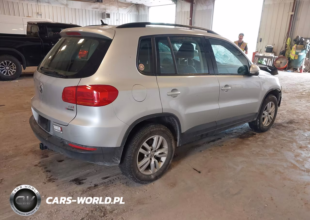 2016 Volkswagen Tiguan S VIN:WVGBV7AX8GW025326 - 4