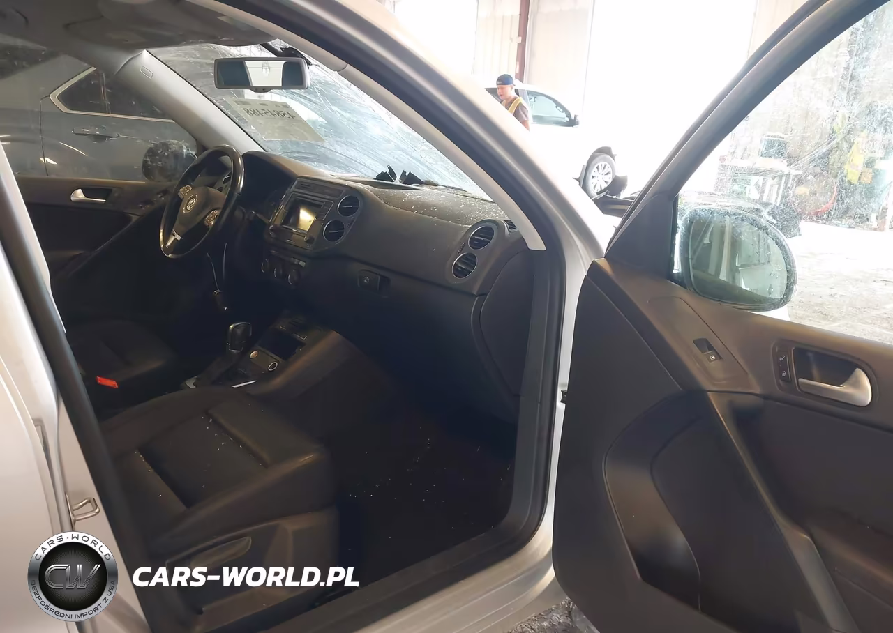 2016 Volkswagen Tiguan S VIN:WVGBV7AX8GW025326 - 5