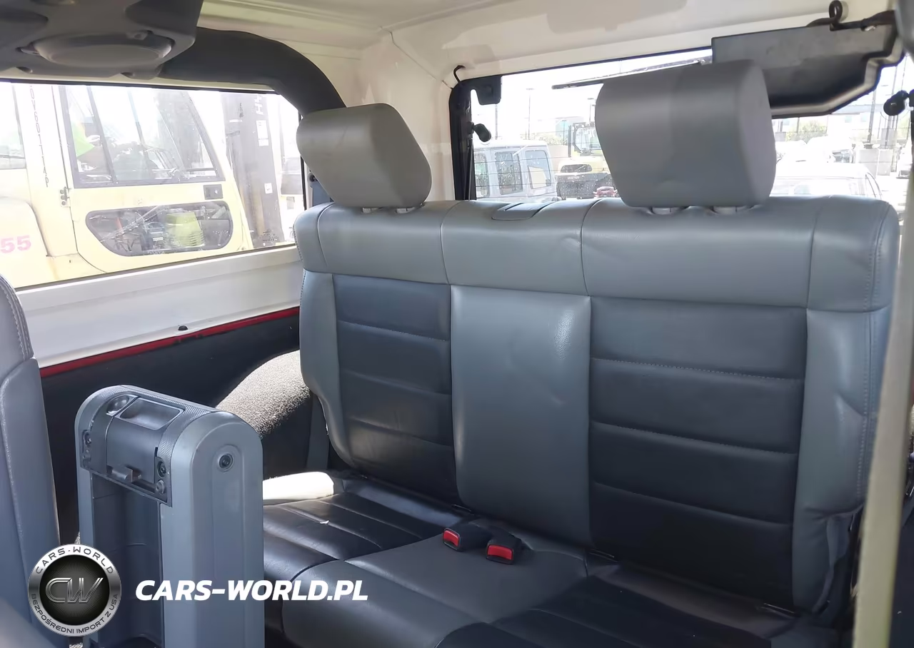 2010 Jeep Wrangler Rubicon VIN:1J4HA6D17AL164152 - 8