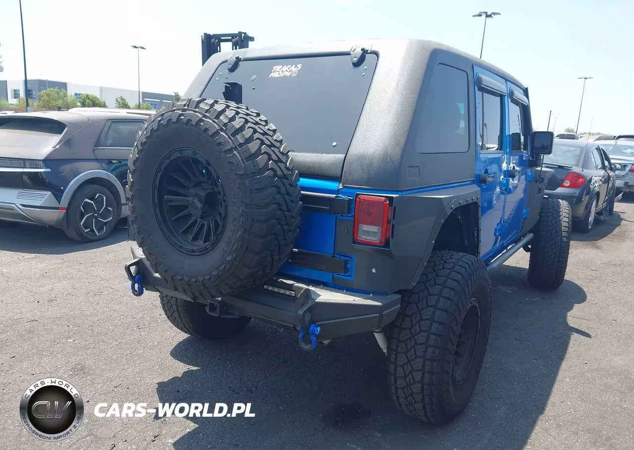 2016 Jeep Wrangler Unlimited Sport VIN:1C4BJWDG1GL215315 - 4