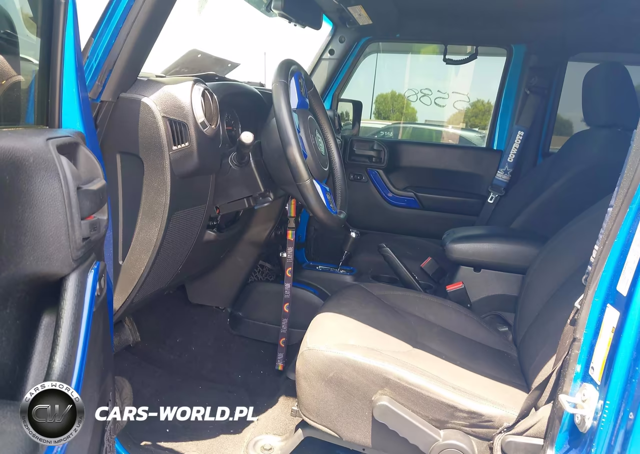 2016 Jeep Wrangler Unlimited Sport VIN:1C4BJWDG1GL215315 - 5