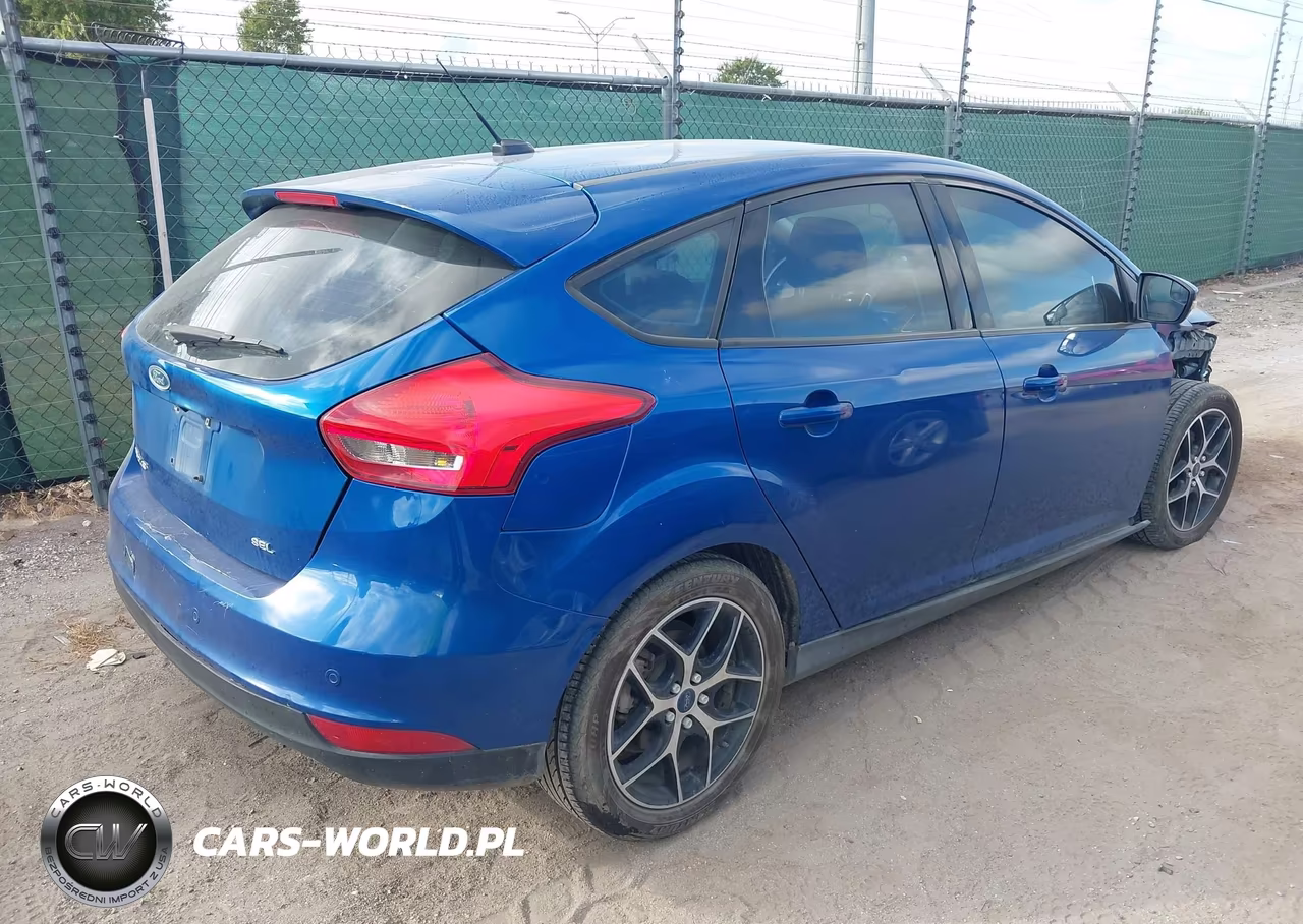 2018 Ford Focus Sel VIN:1FADP3M23JL201195 - 4