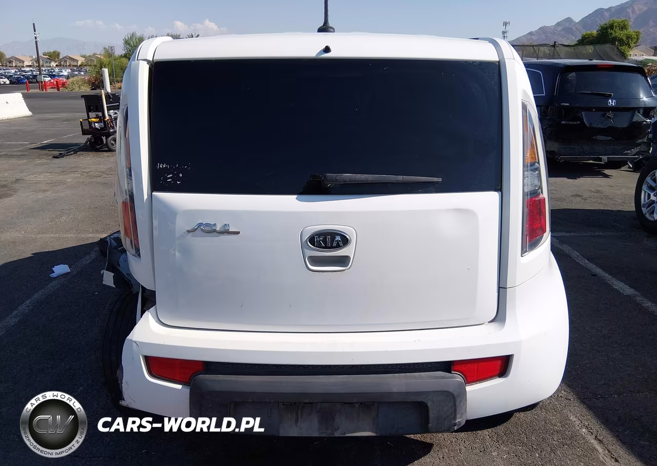 2011 Kia Soul + VIN:KNDJT2A21B7715466 - 12