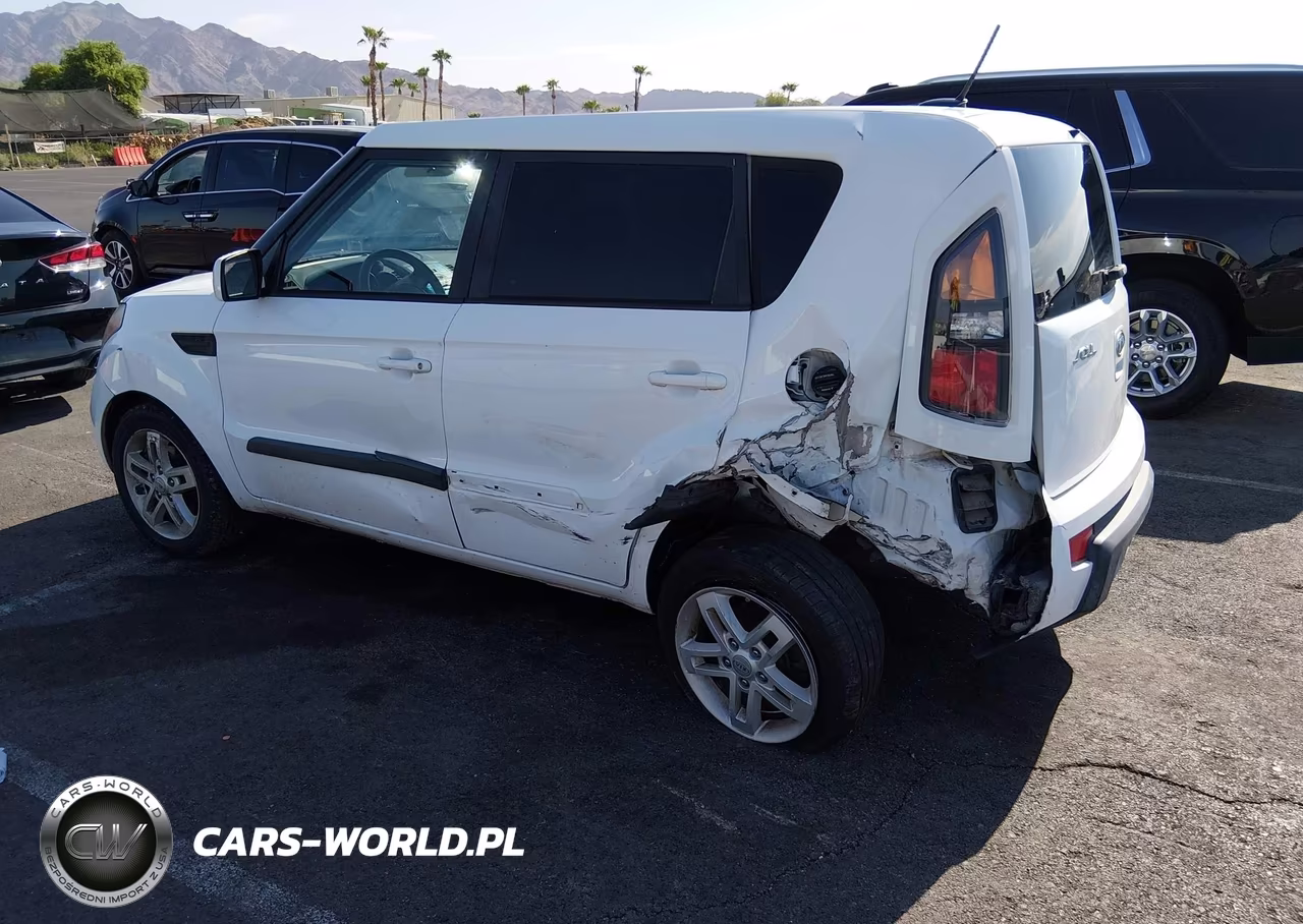 2011 Kia Soul + VIN:KNDJT2A21B7715466 - 3