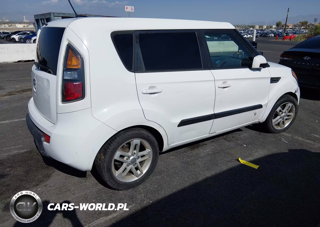 2011 Kia Soul + VIN:KNDJT2A21B7715466 - 4