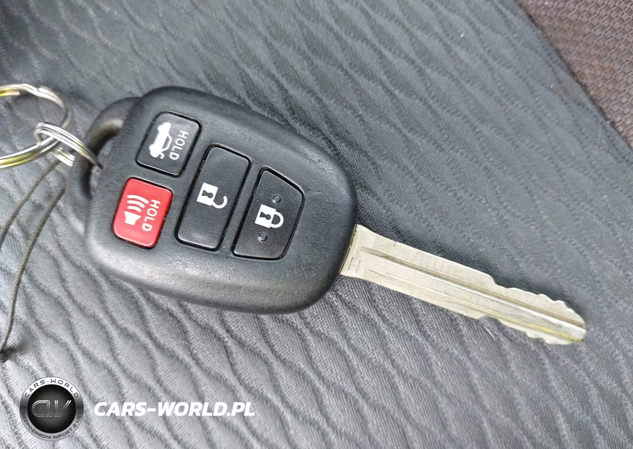 2018 Toyota Corolla Le VIN:2T1BURHE1JC983764 - 11