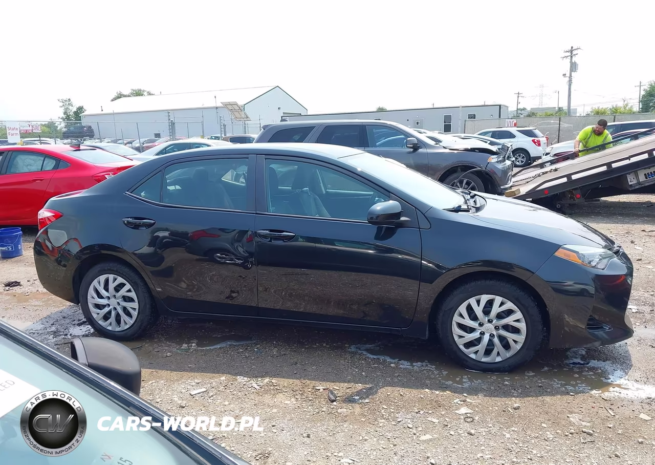 2018 Toyota Corolla Le VIN:2T1BURHE1JC983764 - 13