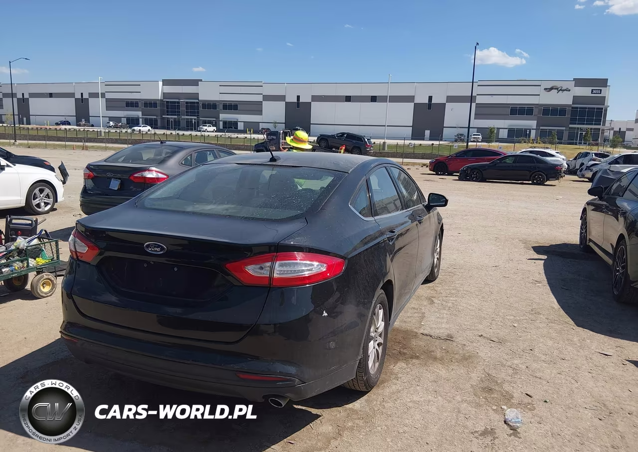 2015 Ford Fusion S VIN:3FA6P0G79FR246097 - 4