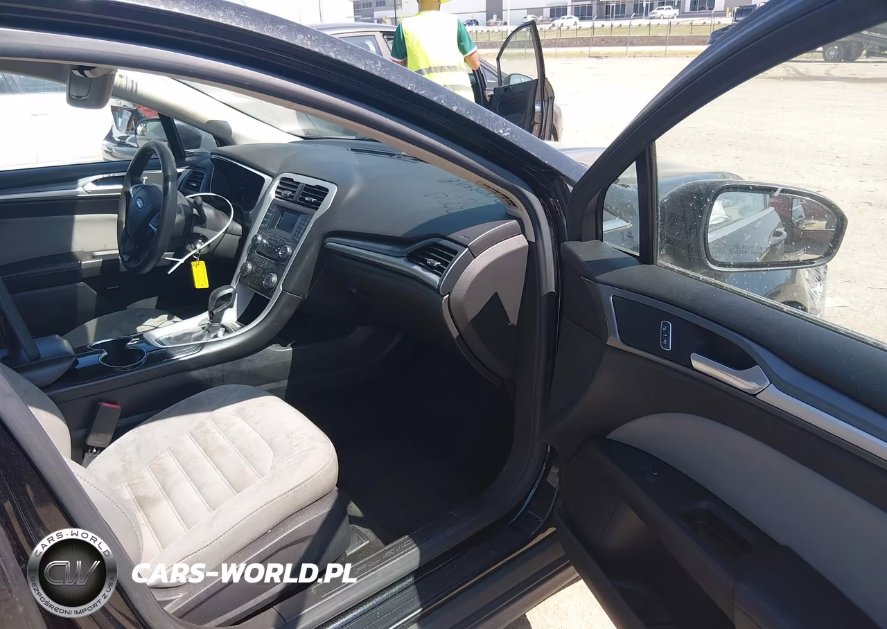 2015 Ford Fusion S VIN:3FA6P0G79FR246097 - 5