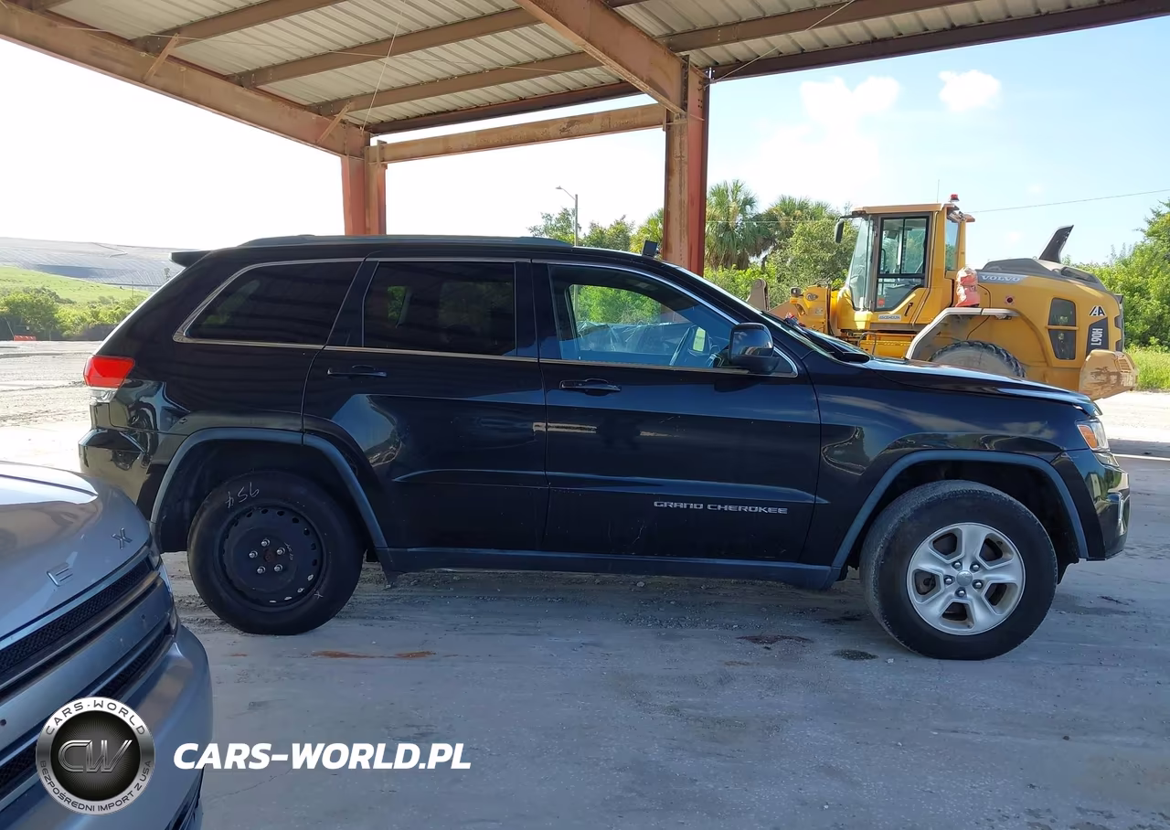 2015 Jeep Grand Cherokee Laredo VIN:1C4RJEAG1FC739852 - 13