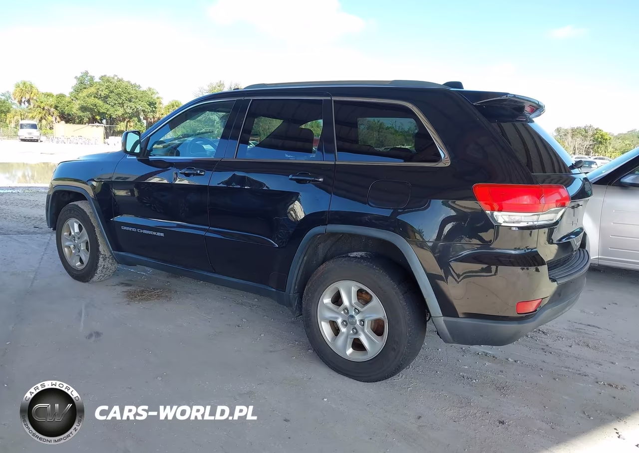 2015 Jeep Grand Cherokee Laredo VIN:1C4RJEAG1FC739852 - 3