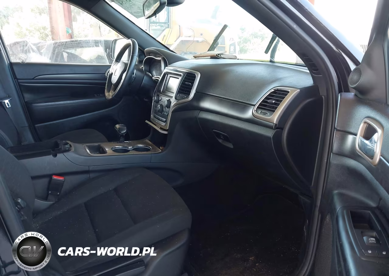 2015 Jeep Grand Cherokee Laredo VIN:1C4RJEAG1FC739852 - 5