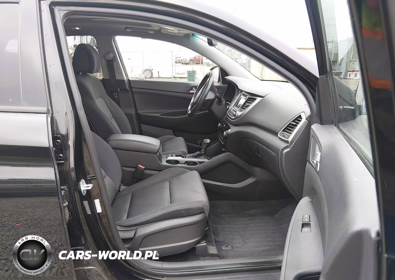 2017 Hyundai Tucson Value VIN:KM8J3CA26HU571179 - 5