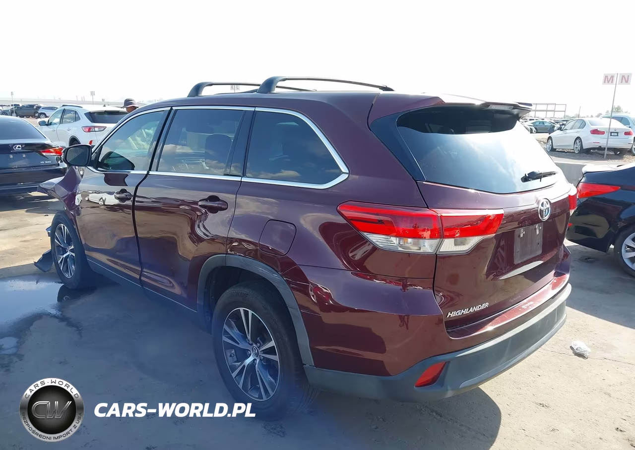 2019 Toyota Highlander Le VIN:5TDZZRFH6KS358878 - 3