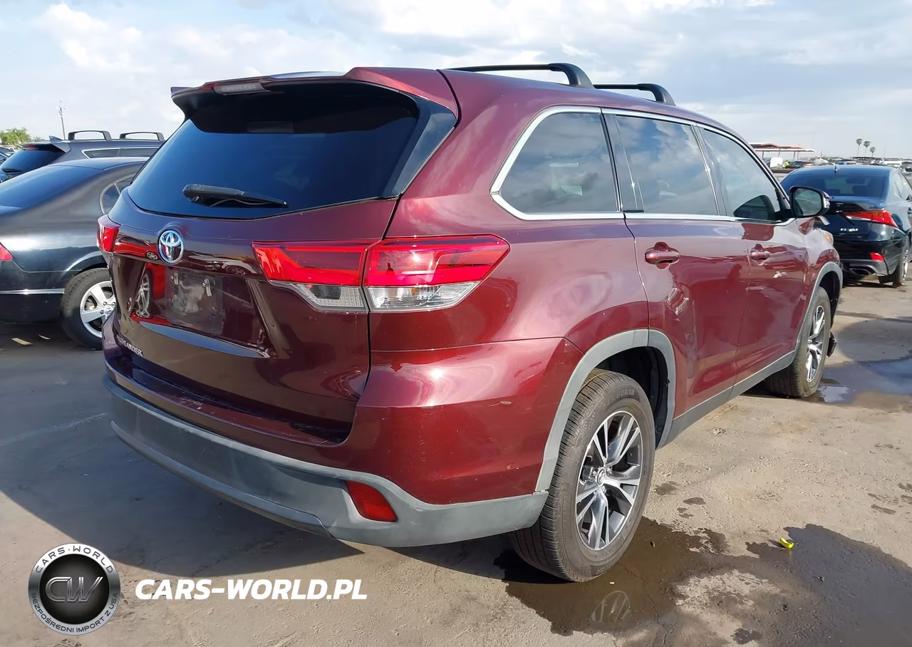 2019 Toyota Highlander Le VIN:5TDZZRFH6KS358878 - 4