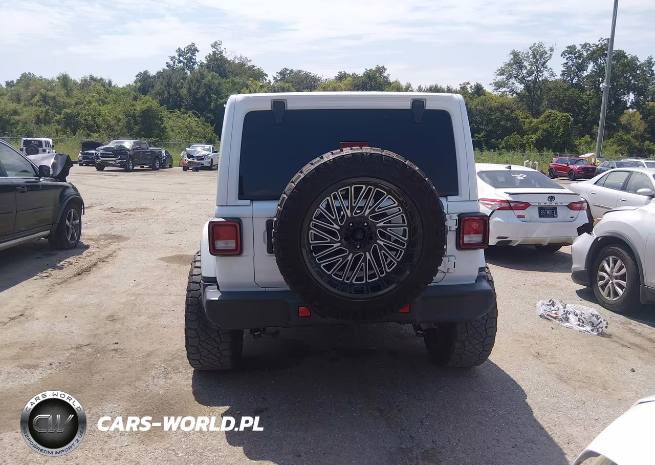 2022 Jeep Wrangler Unlimited Sahara Altitude 4X4 VIN:1C4HJXEN1NW216330 - 17