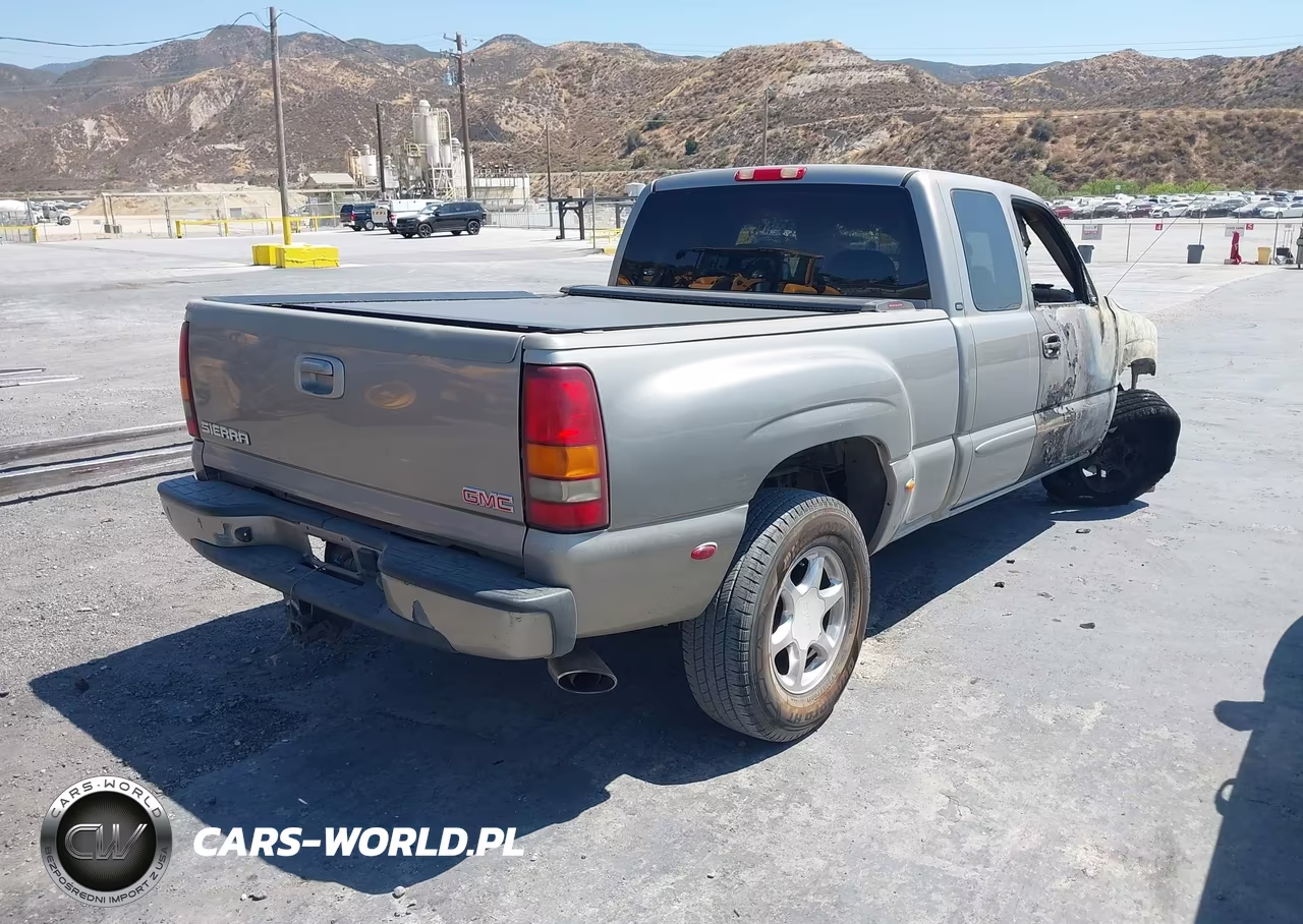 2003 GMC Sierra 1500 Denali VIN:2GTFK69U231363485 - 4