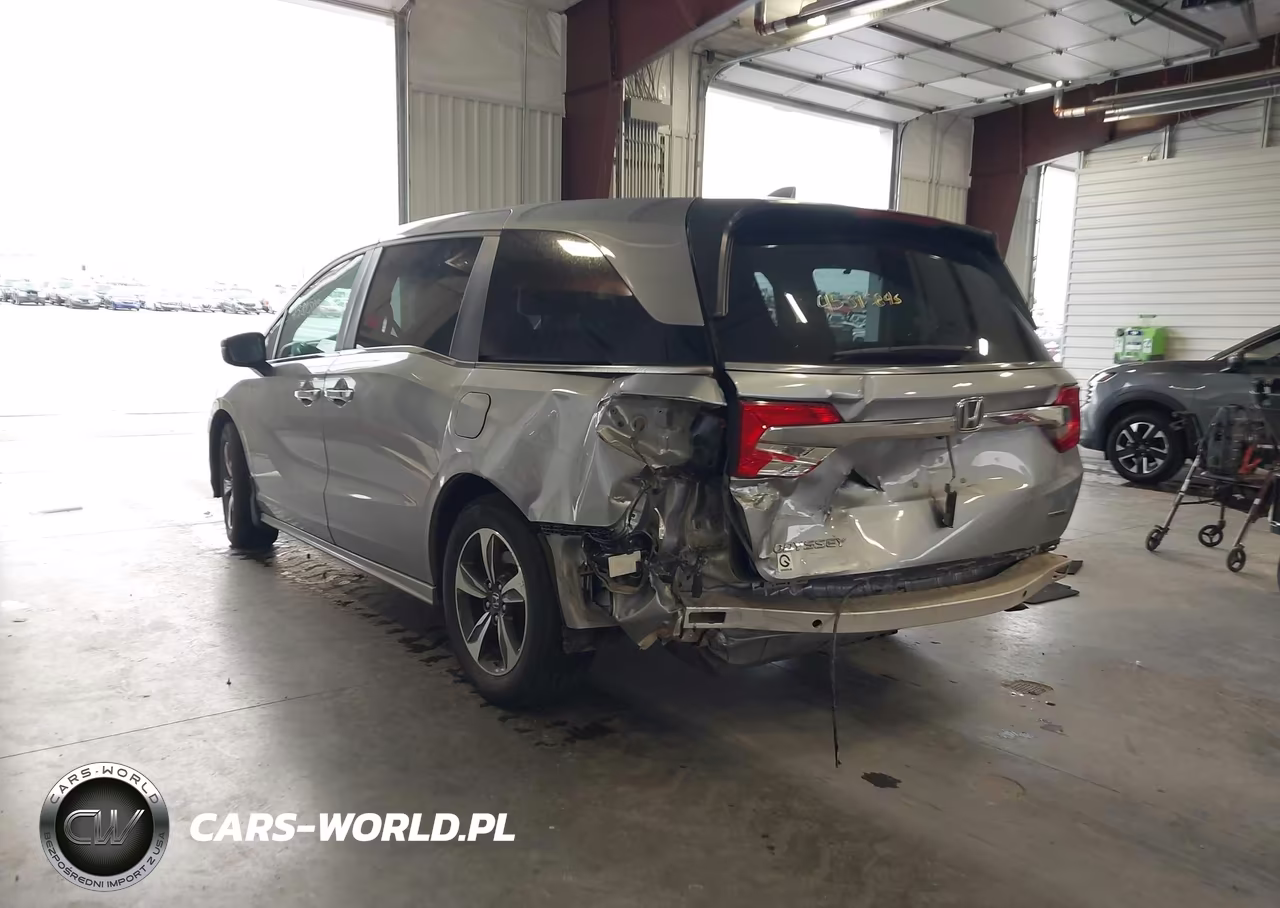 2019 Honda Odyssey Touring VIN:5FNRL6H83KB039391 - 3