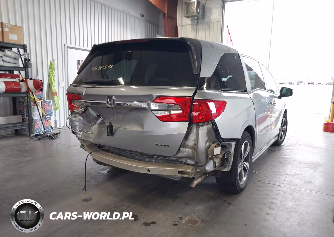 2019 Honda Odyssey Touring VIN:5FNRL6H83KB039391 - 4